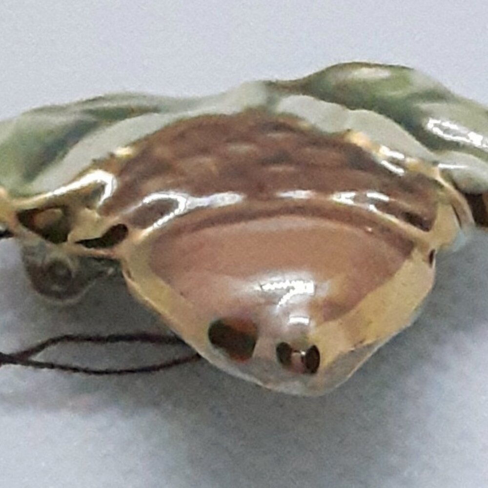 Nature Nut ...  NEW Collectable 22kt gold trimmed acorn pin - Picture 6 of 11